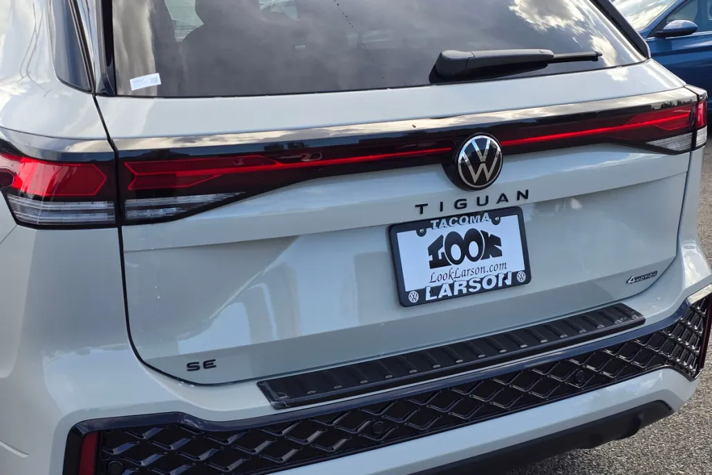 2025 Volkswagen Tiguan SE R-Line Black photo 1