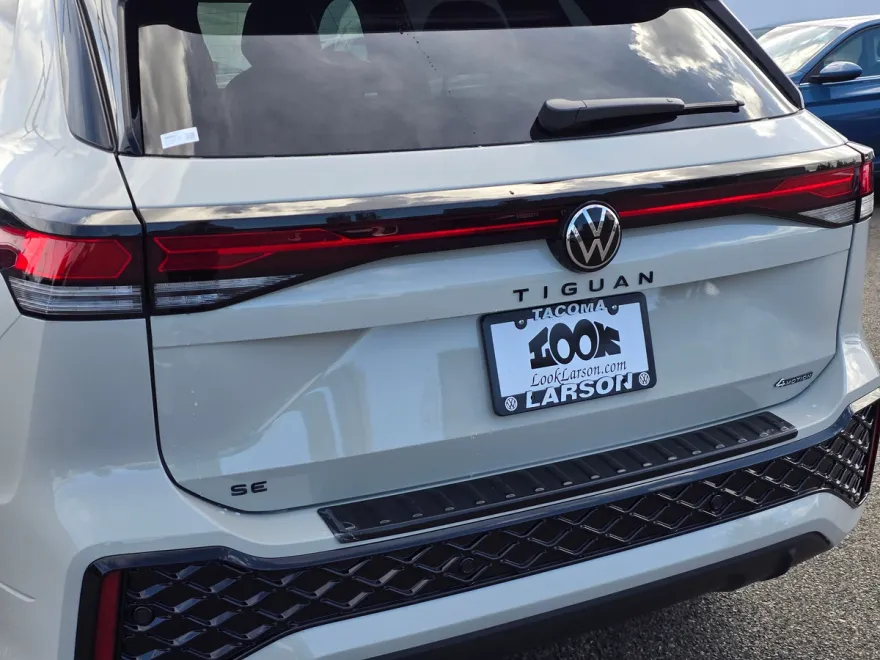 2025 Volkswagen Tiguan SE R-Line Black photo 1