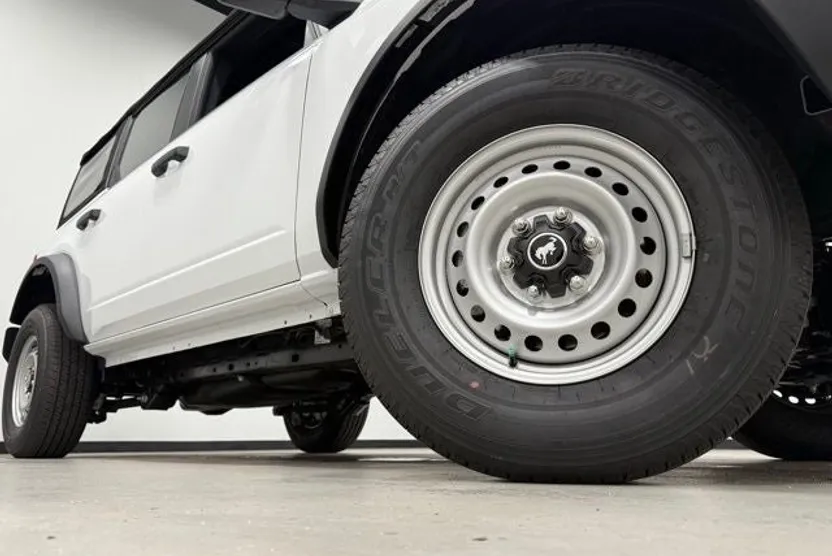 2025 Ford Bronco Base photo 1