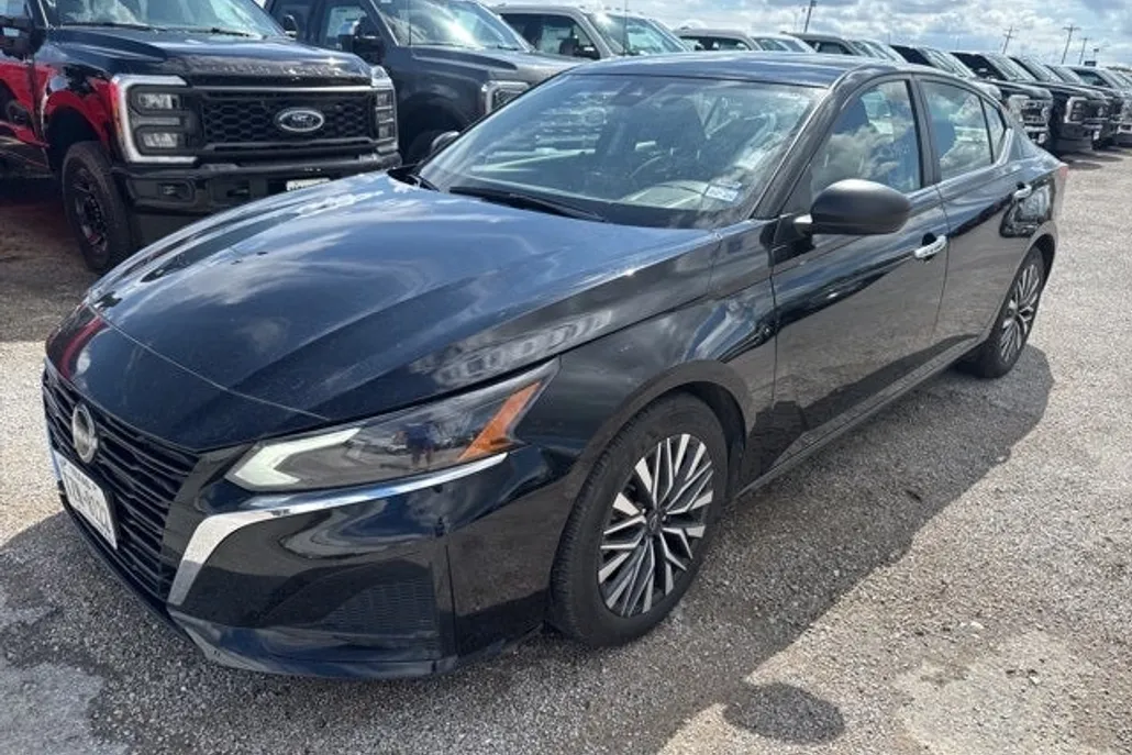 2024 Nissan Altima 2.5 SV photo 1