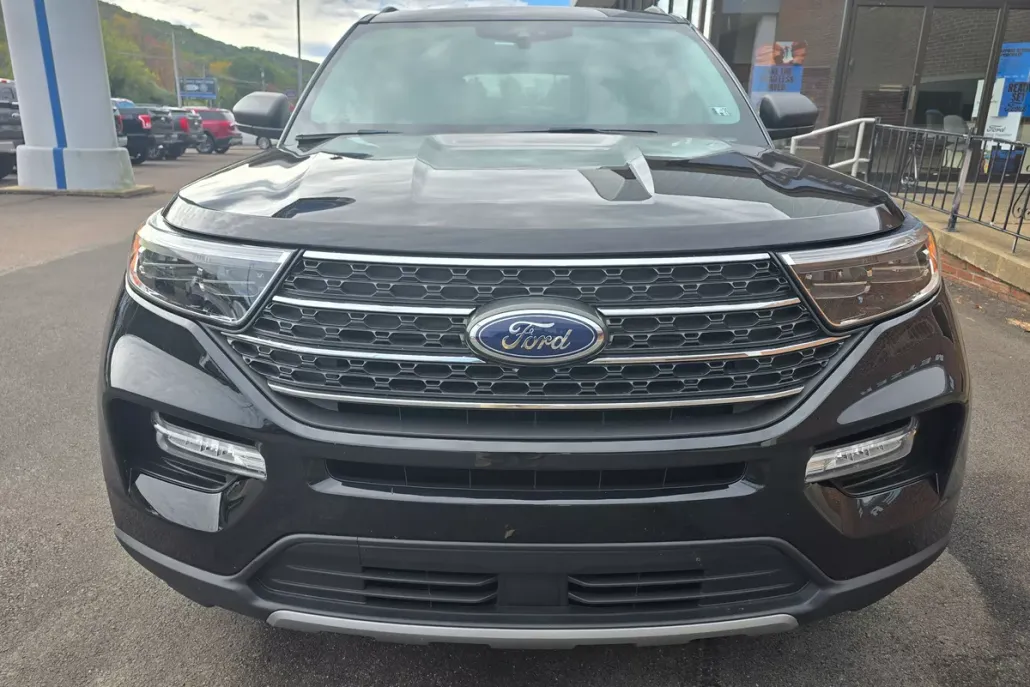 2022 Ford Explorer XLT photo 1