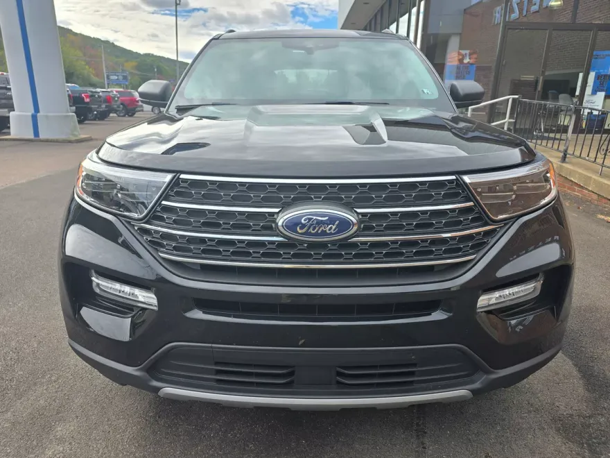 2022 Ford Explorer XLT photo 1
