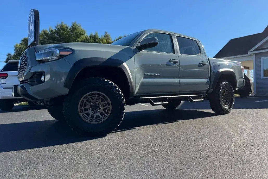 2023 Toyota Tacoma TRD Off-Road V6 photo 1