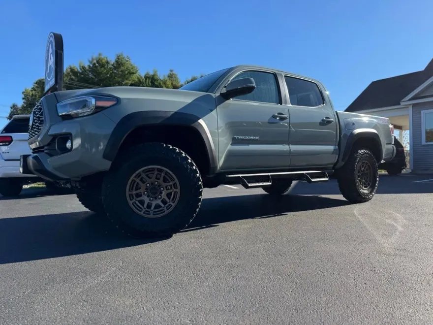 2023 Toyota Tacoma TRD Off-Road V6 photo 1