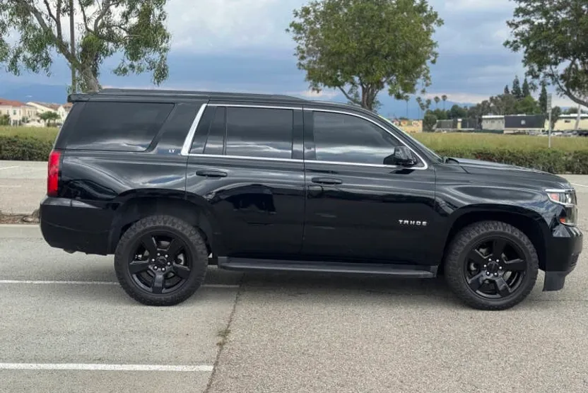 2017 Chevrolet Tahoe LT photo 1