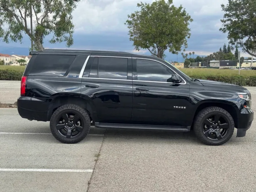 2017 Chevrolet Tahoe LT photo 1
