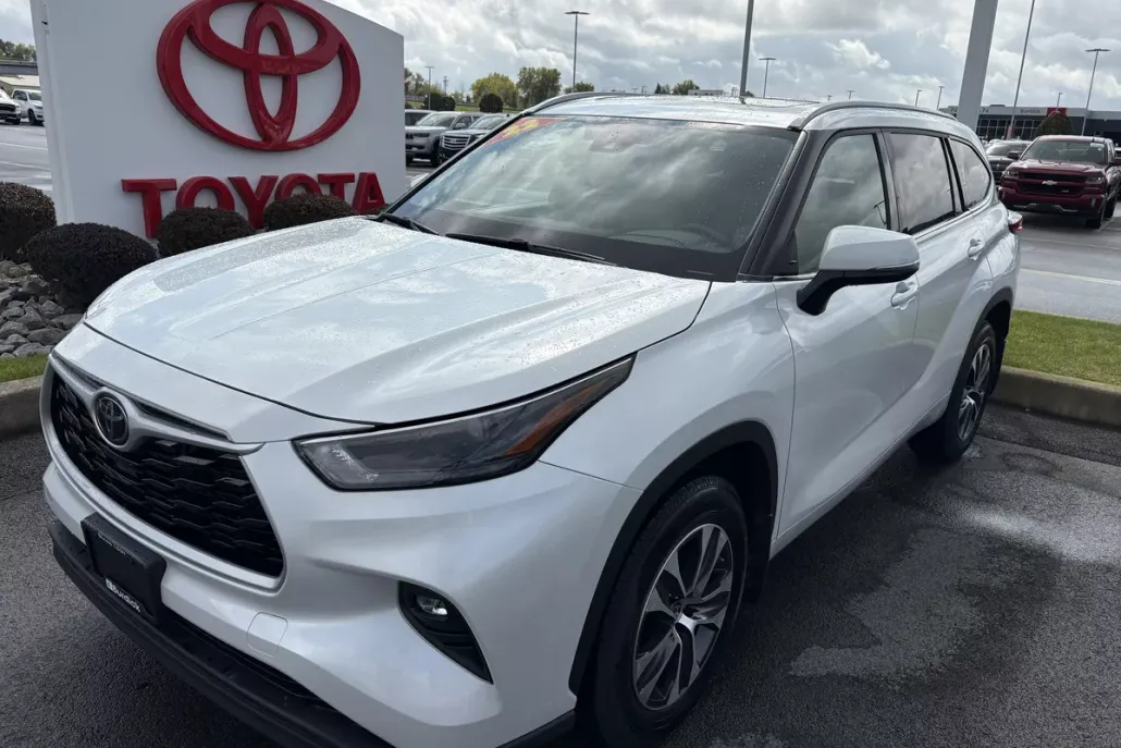 2022 Toyota Highlander XLE photo 1