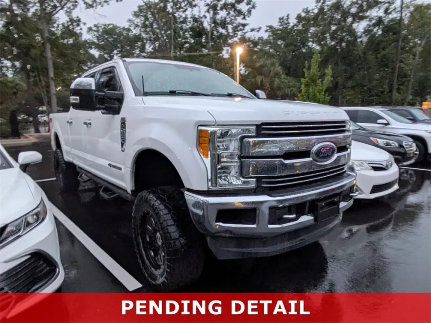 2017 Ford F-250 Lariat photo 1