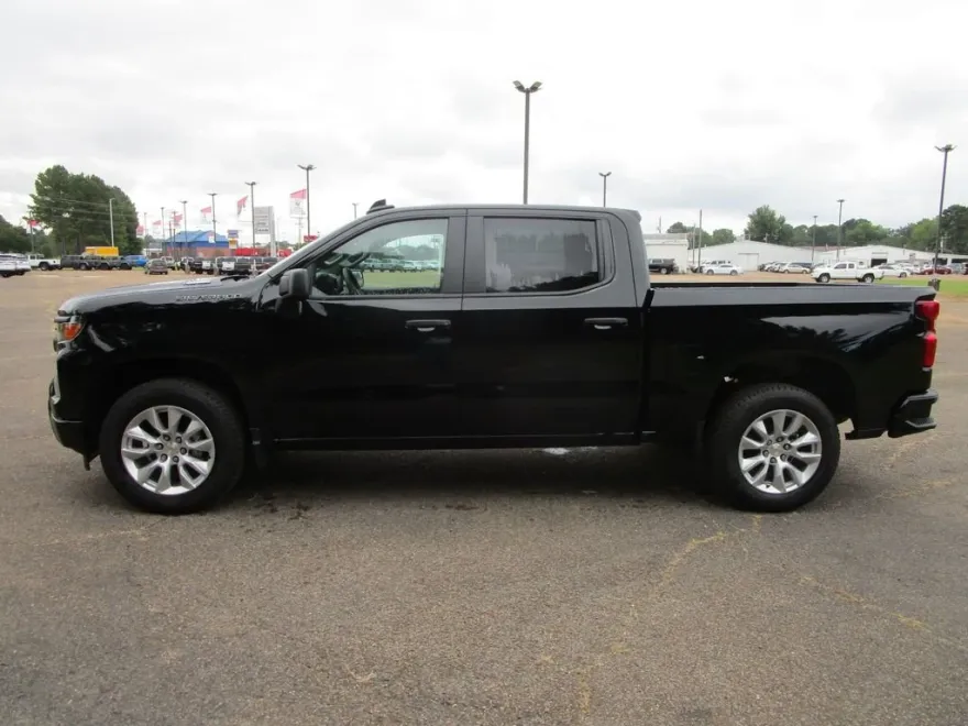 2026 Chevrolet Silverado 1500 Custom photo 1