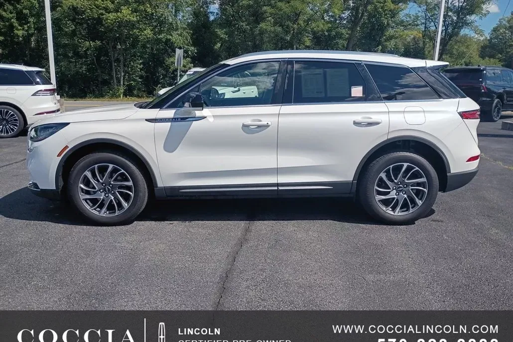 2022 Lincoln Corsair Standard photo 1