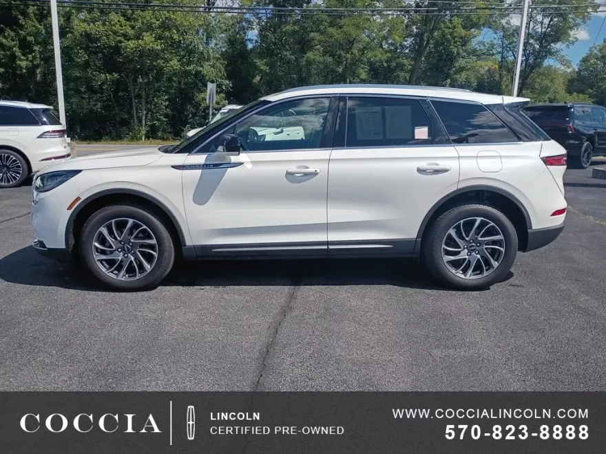 2022 Lincoln Corsair Standard photo 1