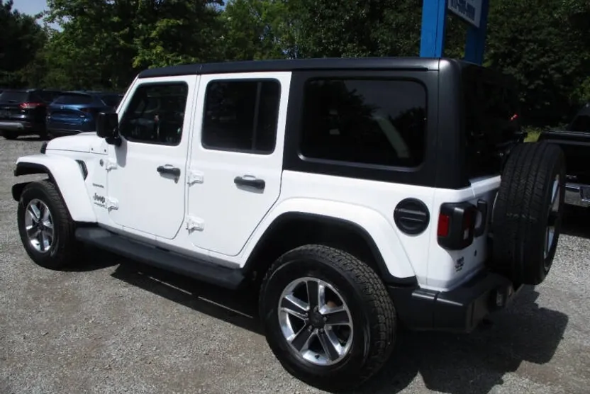 2019 Jeep Wrangler Unlimited Sahara photo 1