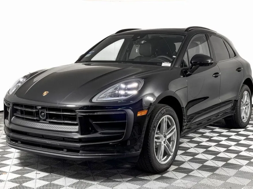 2025 Porsche Macan photo 1