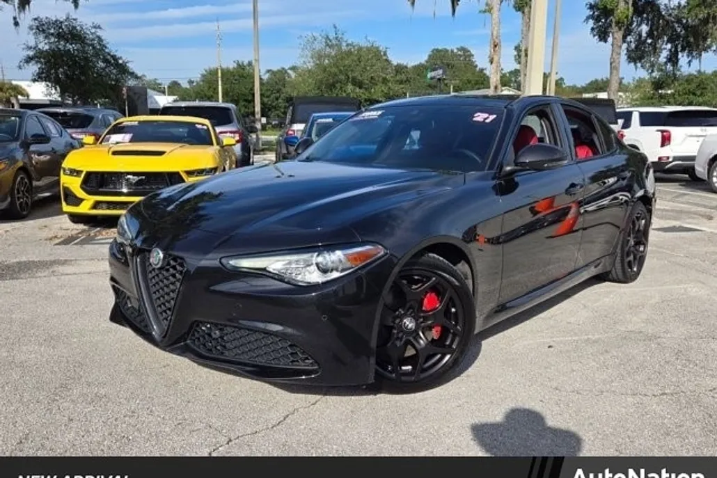 2021 Alfa Romeo Giulia photo 1