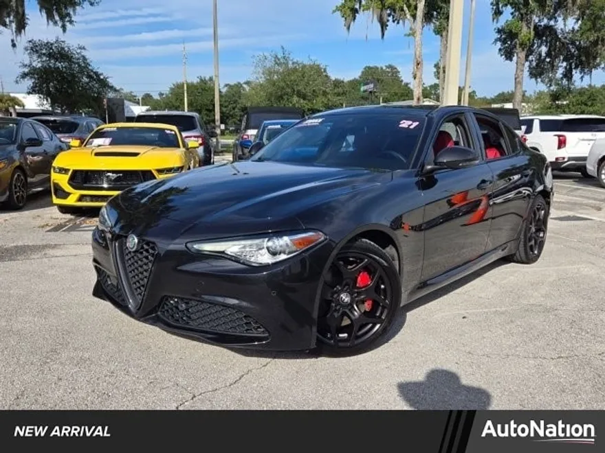 2021 Alfa Romeo Giulia photo 1