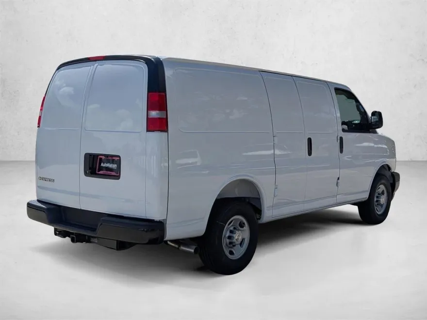 2025 Chevrolet Express Cargo 2500 Base photo 1
