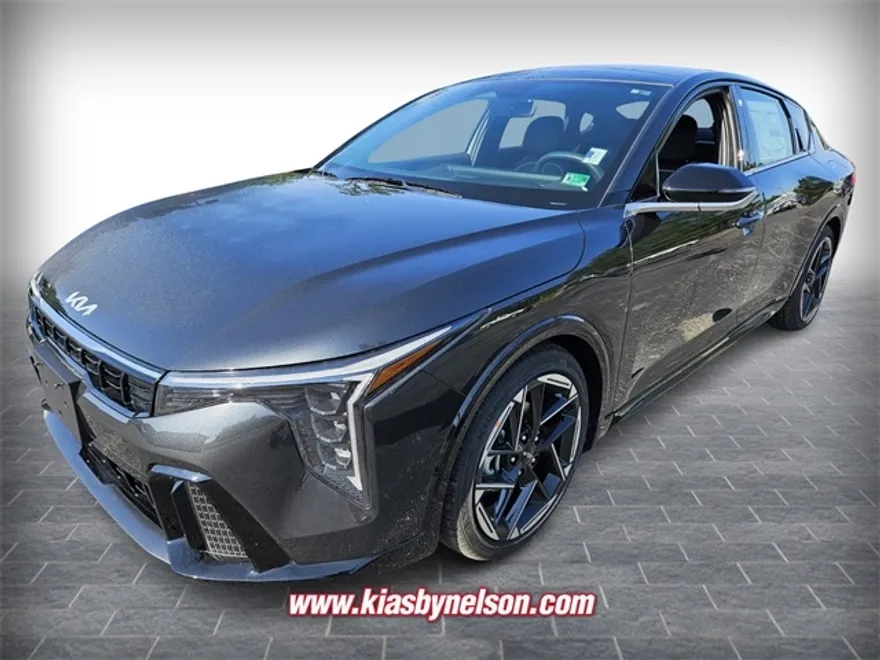 2025 Kia K4 GT-Line photo 1