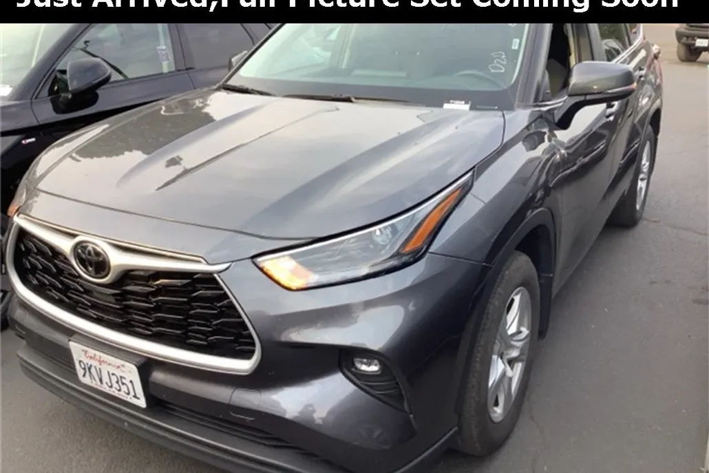 2024 Toyota Highlander LE photo 1