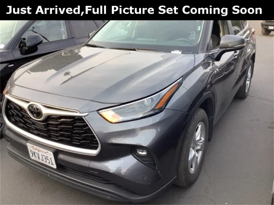 2024 Toyota Highlander LE photo 1