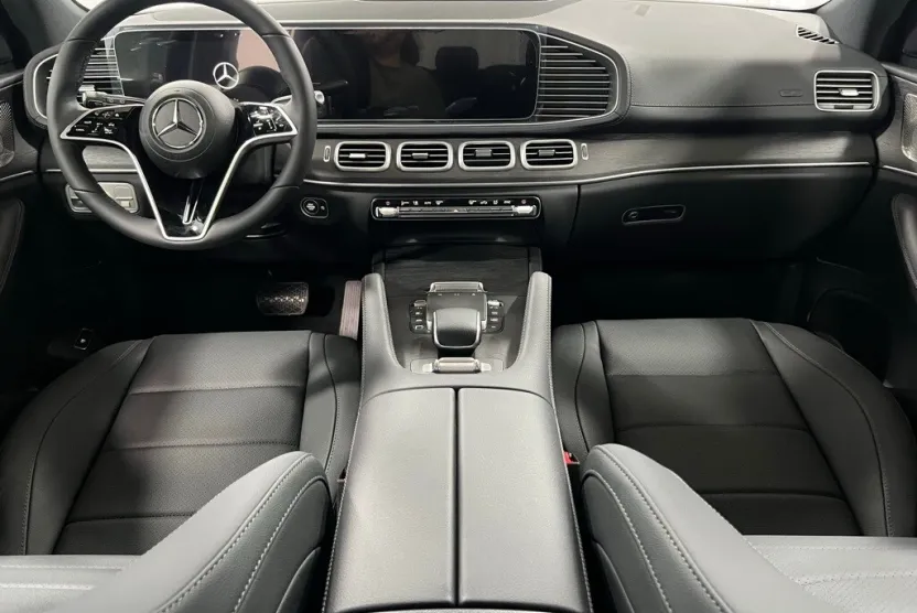 2025 Mercedes Benz GLS 450 4MATIC photo 1
