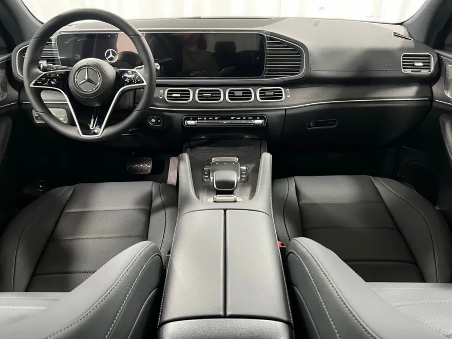 2025 Mercedes Benz GLS 450 4MATIC photo 1