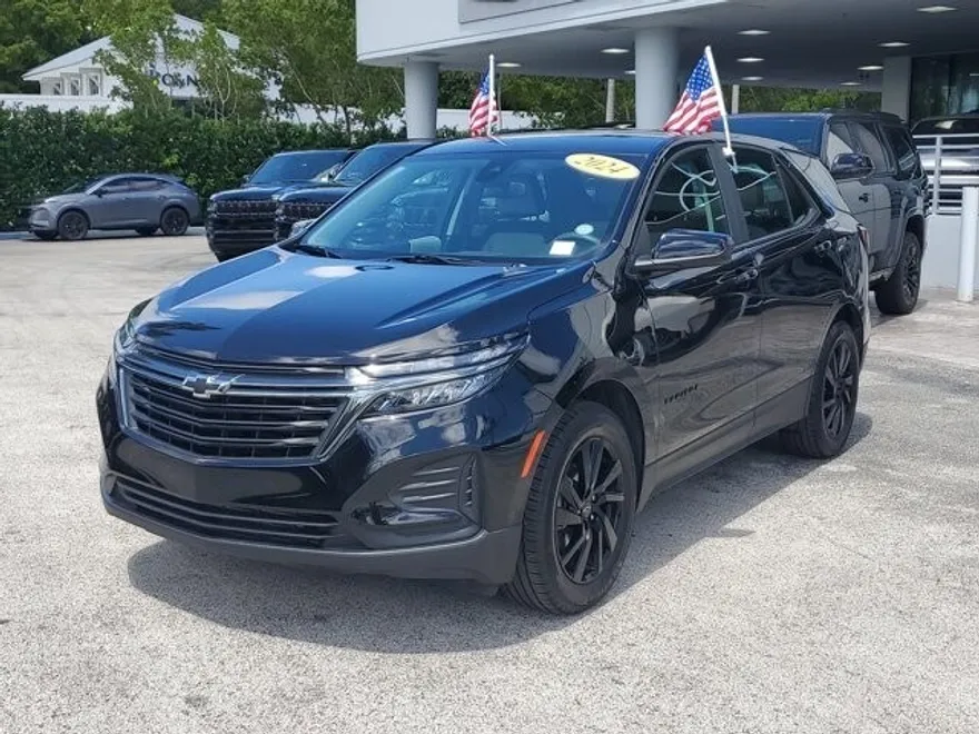 2024 Chevrolet Equinox LS photo 1