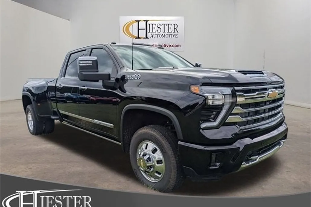 2026 Chevrolet Silverado 3500HD High Country photo 1