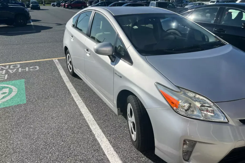 2015 Toyota Prius Three photo 1