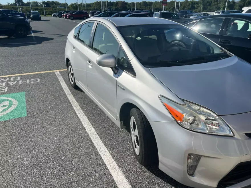 2015 Toyota Prius Three photo 1
