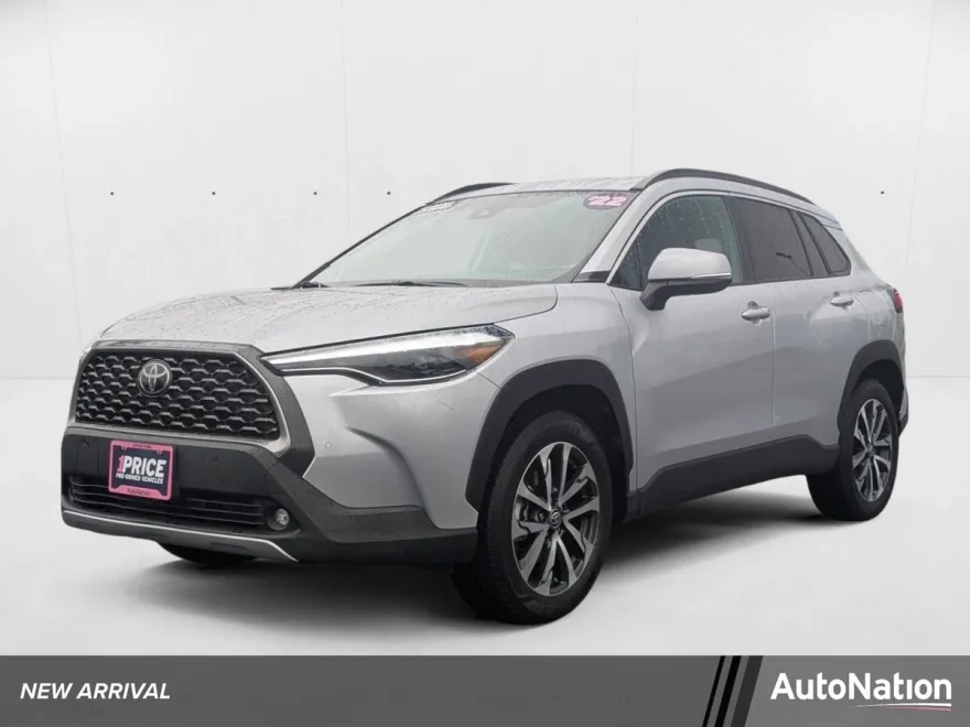 2022 Toyota Corolla Cross XLE photo 1