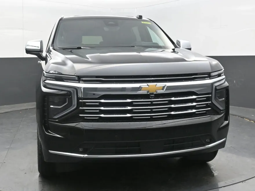 2025 Chevrolet Suburban Premier photo 1