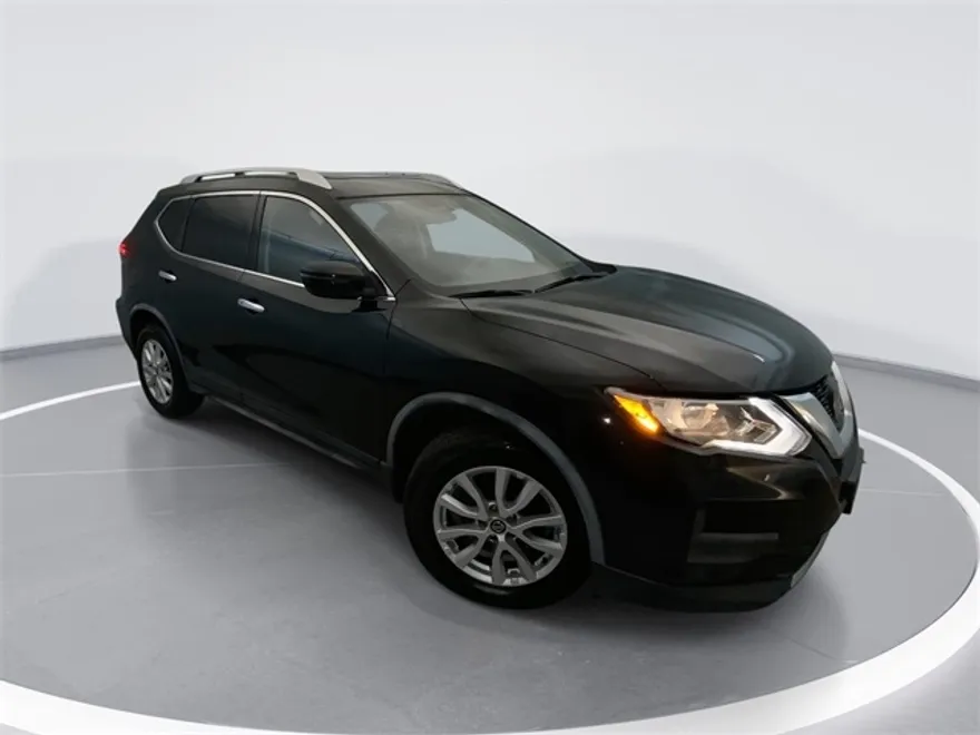 2018 Nissan Rogue SV photo 1