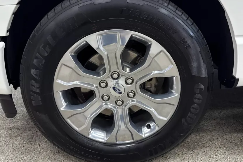 2022 Ford F-150 Platinum photo 1