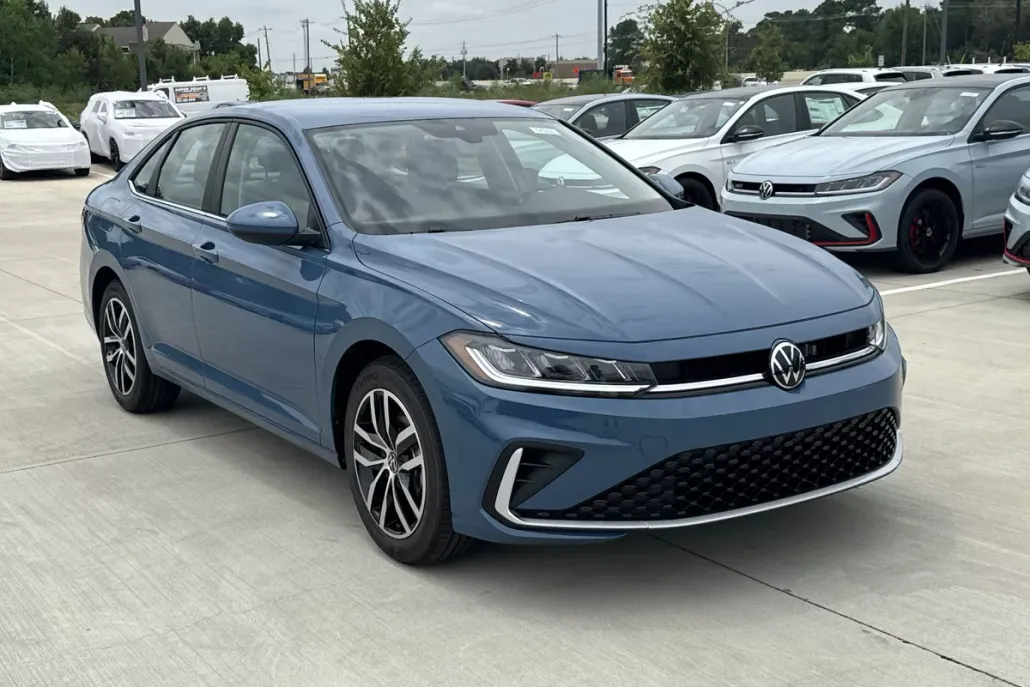 2025 Volkswagen Jetta SE photo 1