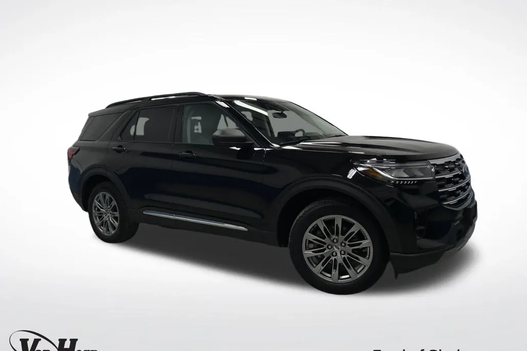 2025 Ford Explorer photo 1