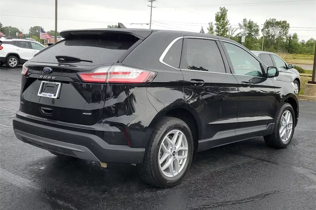2024 Ford Edge SEL photo 1