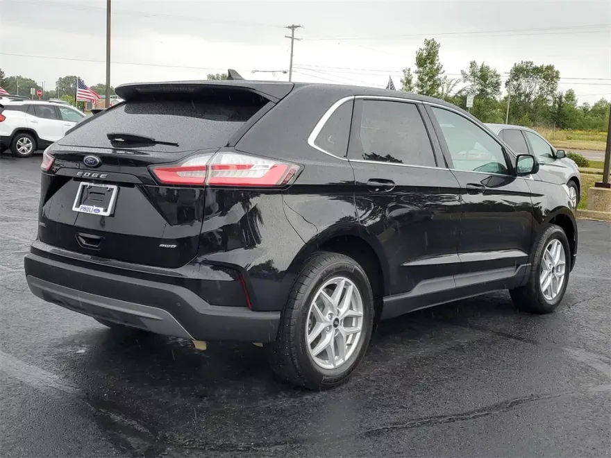 2024 Ford Edge SEL photo 1