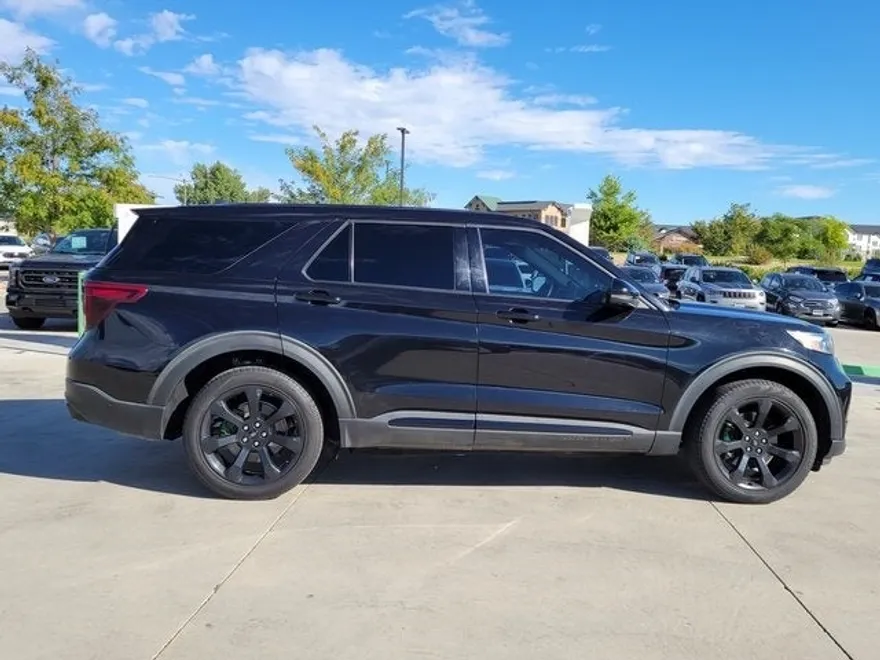 2021 Ford Explorer ST photo 1
