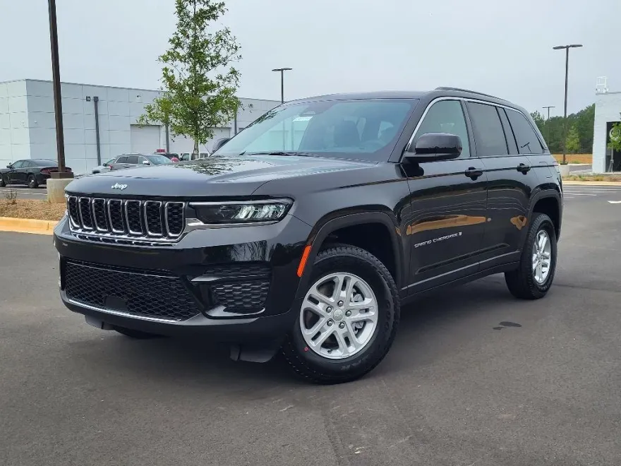 2024 Jeep Grand Cherokee Laredo photo 1