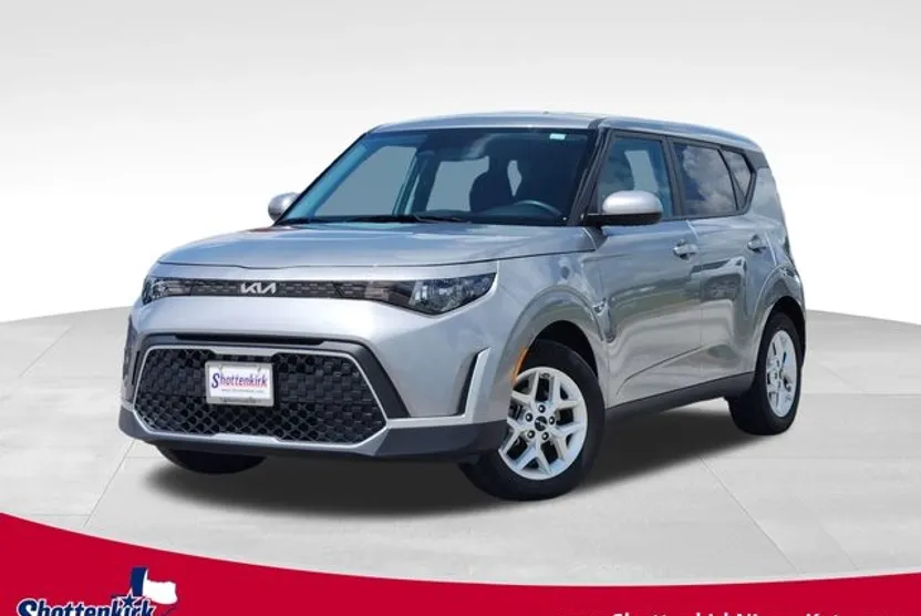 2024 Kia Soul LX photo 1