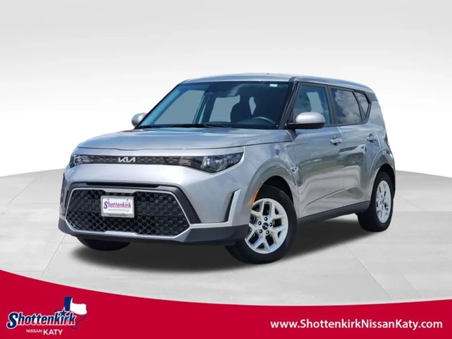 2024 Kia Soul LX photo 1