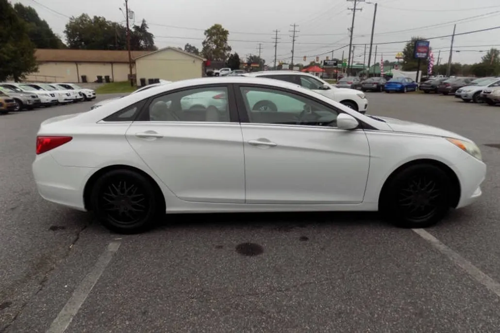 2013 Hyundai Sonata GLS photo 1