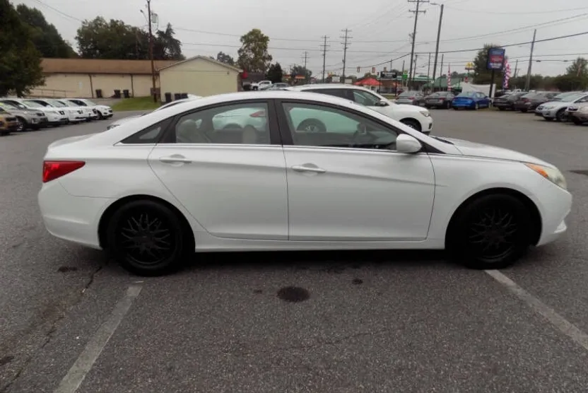 2013 Hyundai Sonata GLS photo 1