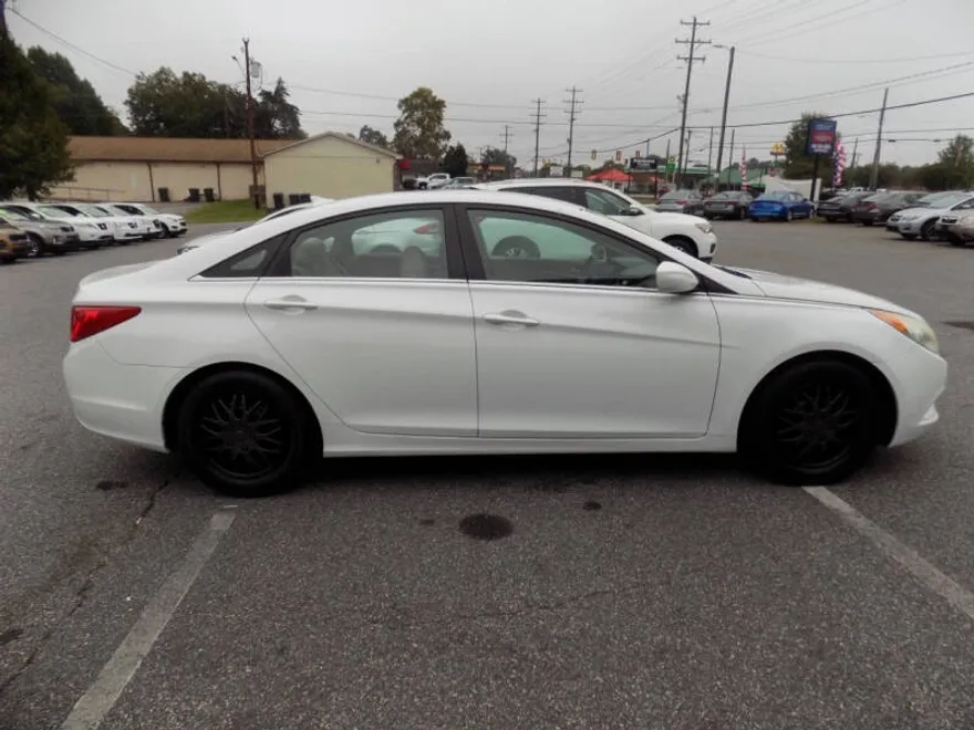 2013 Hyundai Sonata GLS photo 1