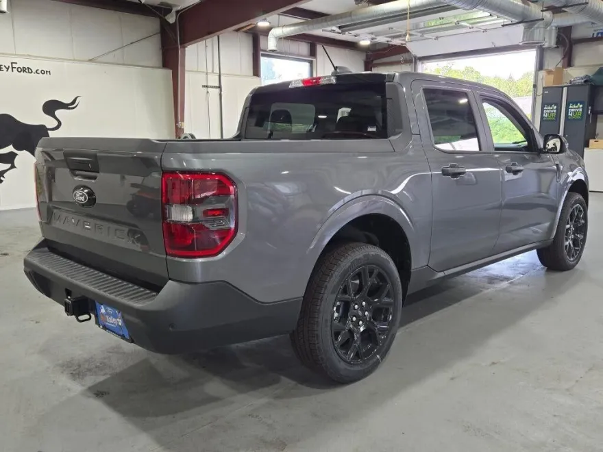 2025 Ford Maverick XLT photo 1