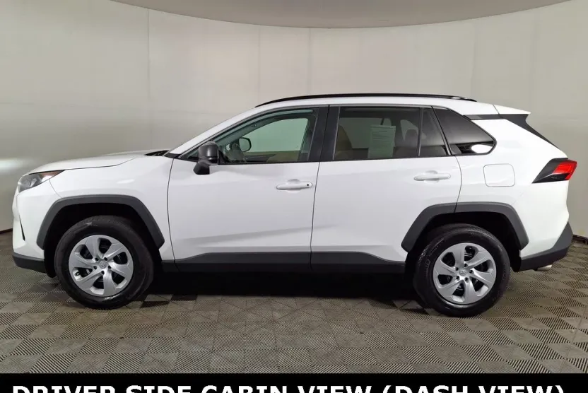 2019 Toyota RAV4 LE photo 1