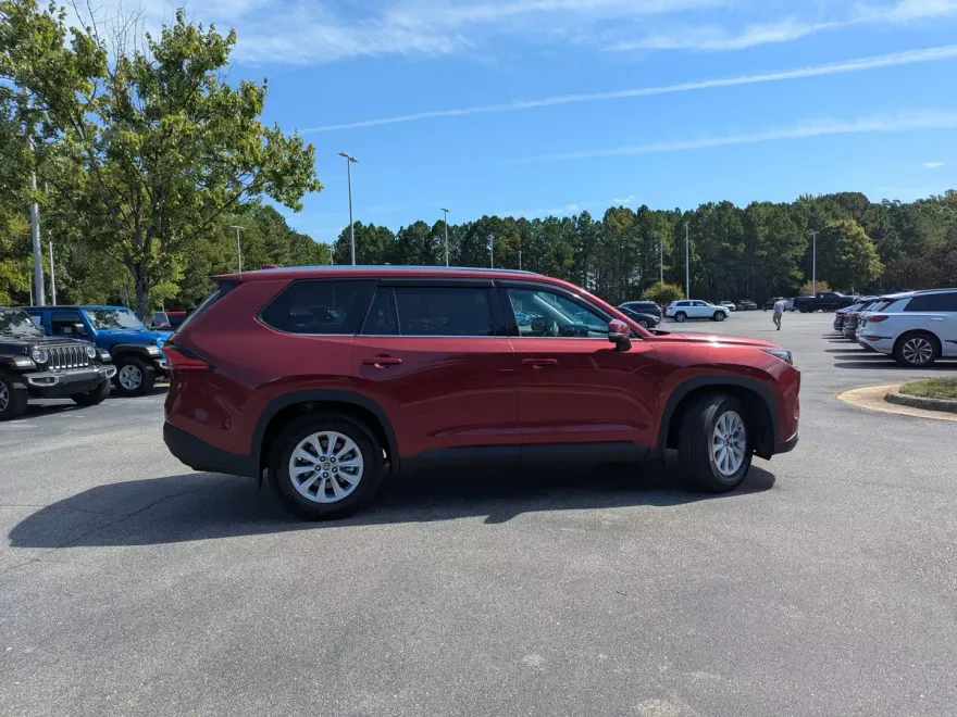 2024 Toyota Highlander XLE Hybrid photo 1