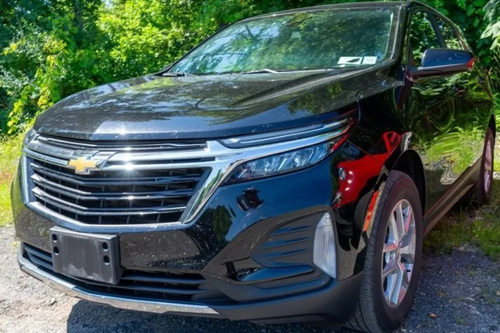 2022 Chevrolet Equinox LT photo 1