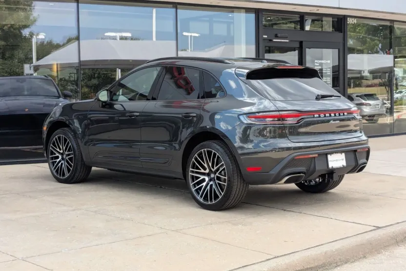2026 Porsche Macan T photo 1