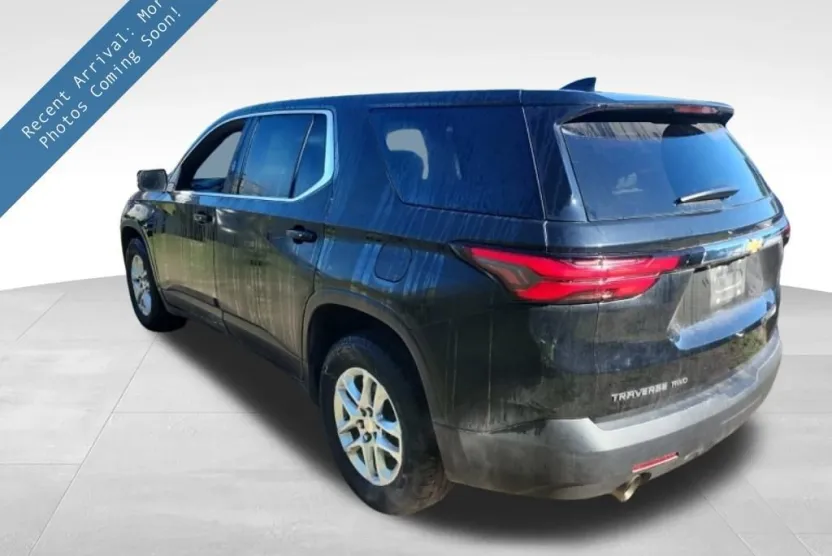 2023 Chevrolet Traverse LS photo 1